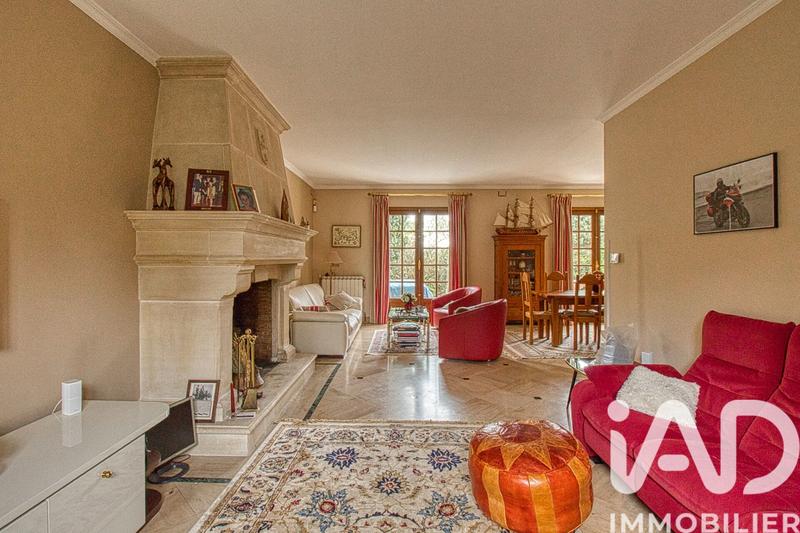 Maison - 235 m² - 10 pièces