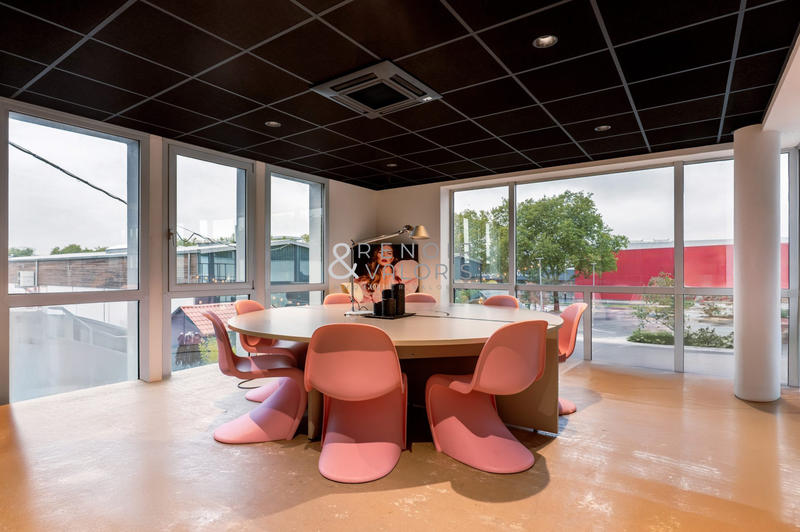Bureau - 1 150 m²