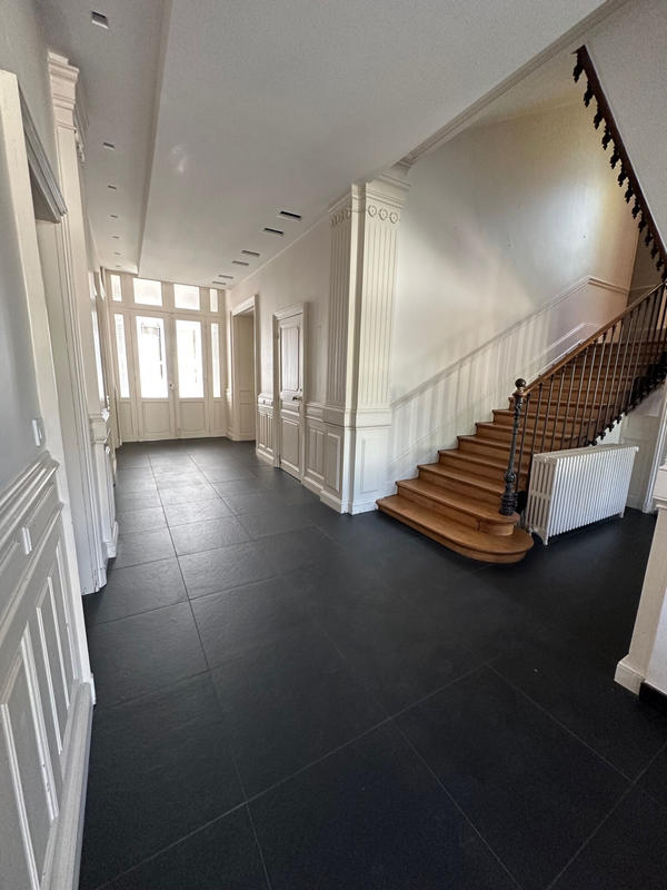 Maison - 370 m² - 11 pièces