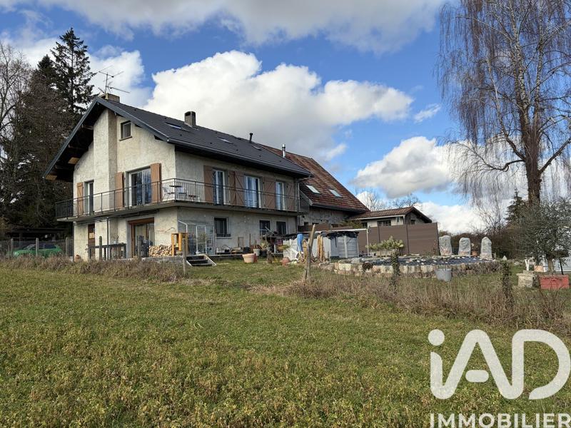 Maison - 200 m² - 8 pièces