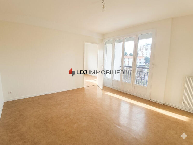 Appartement - 99 m² - 4 pièces