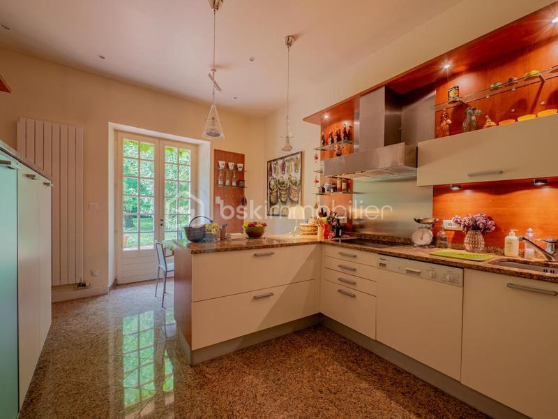 Demeure - 260 m² - 9 pièces