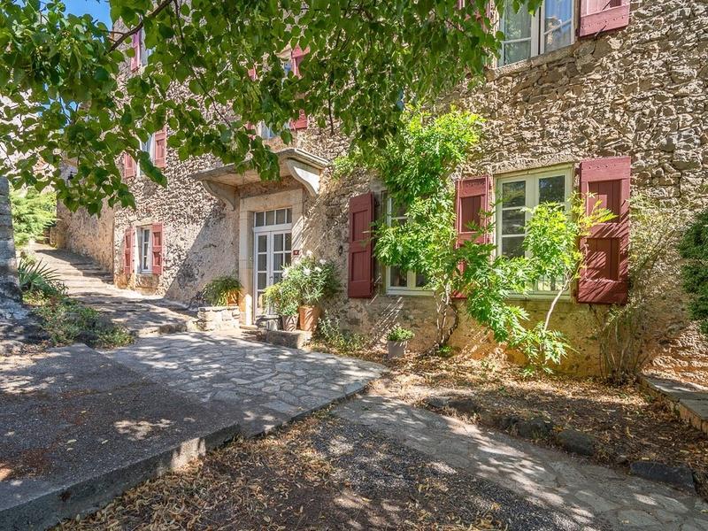 Maison - 485 m² - 12 pièces