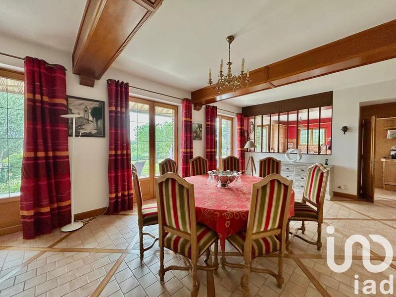 Maison - 360 m² - 10 pièces