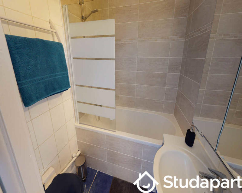 Chambre - 100 m² - 1 pièce