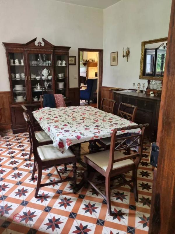 Maison - 212 m² - 12 pièces