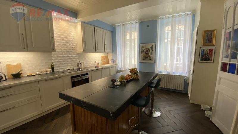 Maison - 392 m² - 12 pièces