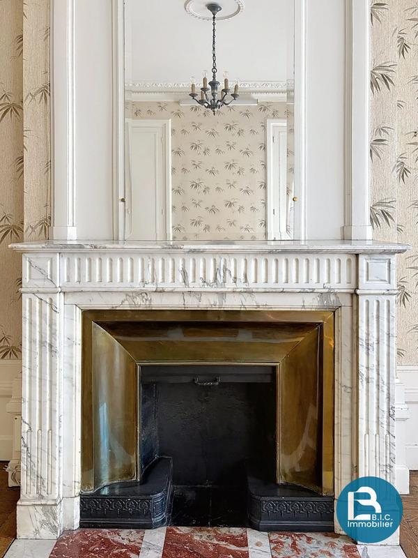 Appartement - 201 m² - 6 pièces