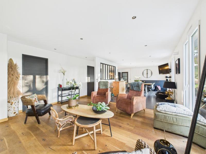 Maison - 215 m² - 7 pièces