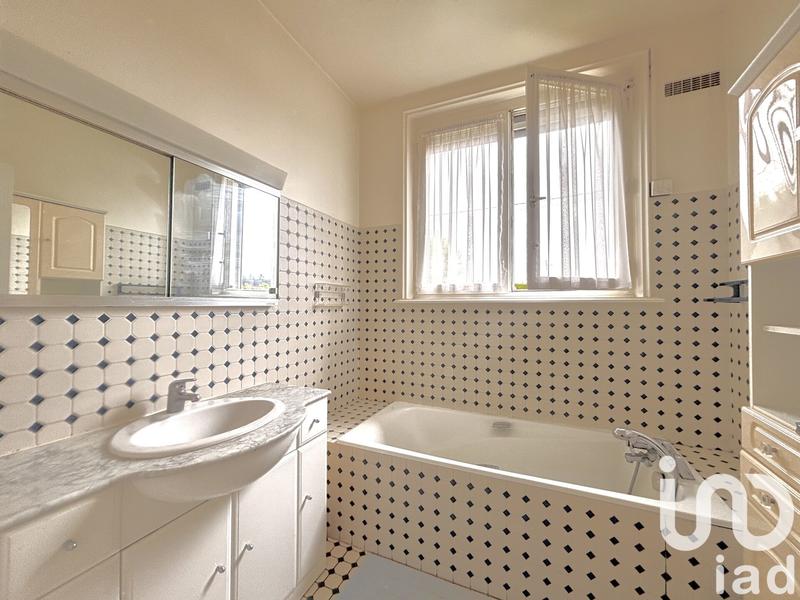 Maison - 210 m² - 9 pièces