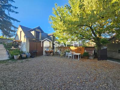 Maison - 256 m² - 8 pièces