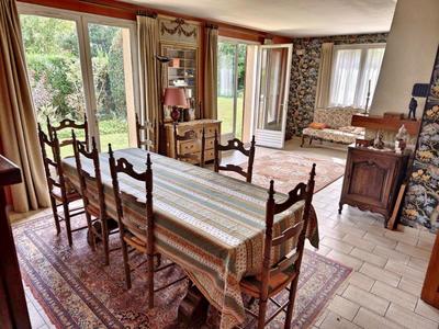 Maison - 175 m² - 12 pièces