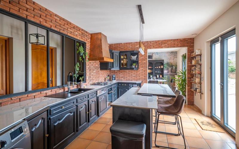 Maison traditionnelle - 210 m² - 8 pièces