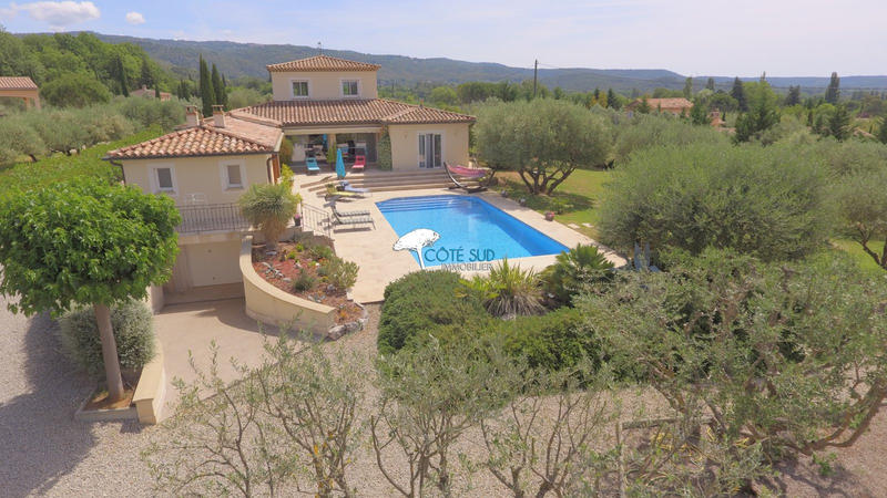 Maison - 220 m² - 9 pièces