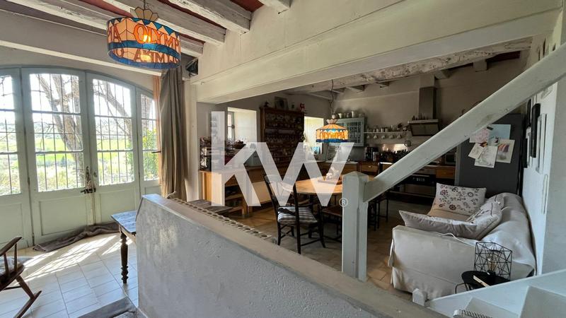 Maison - 200 m² - 12 pièces