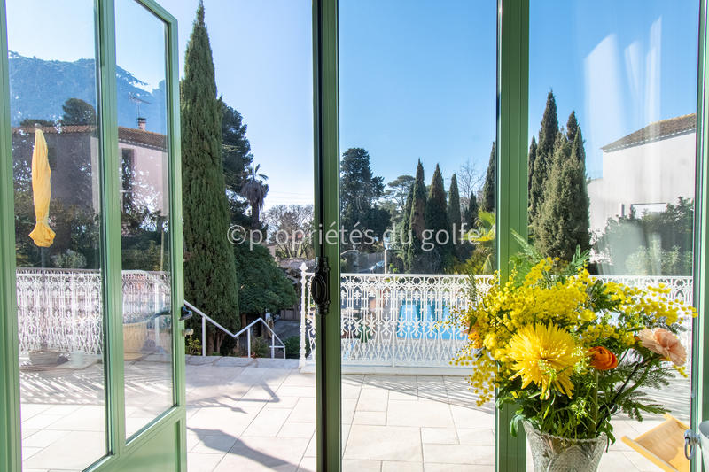 Maison - 255 m² - 6 pièces