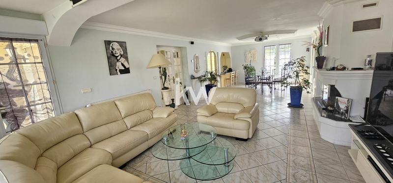 Propriété - 265 m² - 8 pièces