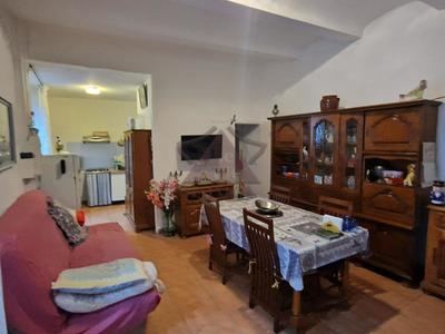 Immeuble - 98 m² - 5 pièces