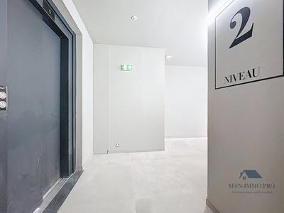 Bureau - 74 m² - 1 pièce