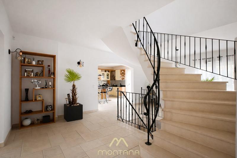 Maison - 226 m² - 7 pièces
