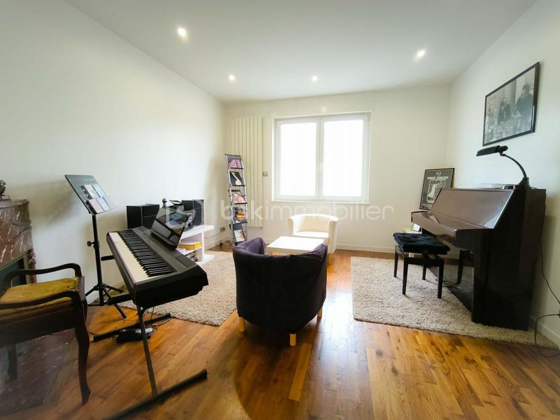 Maison traditionnelle - 164 m² - 6 pièces