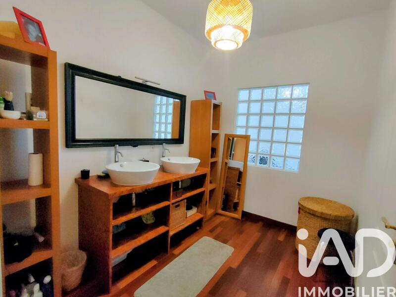 Maison - 285 m² - 9 pièces