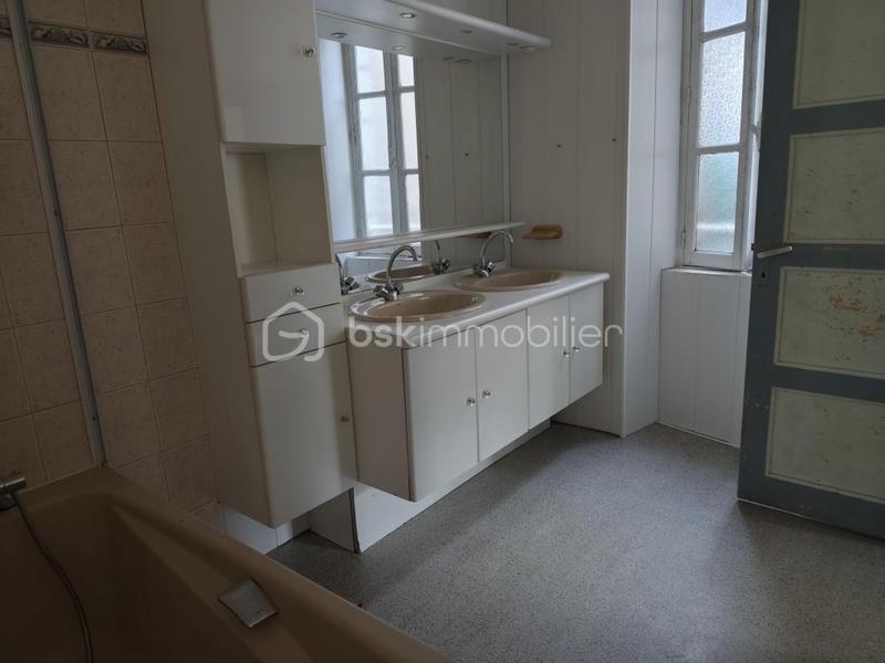 Maison - 200 m² - 11 pièces