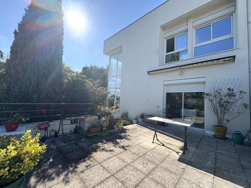 Maison - 195 m² - 7 pièces