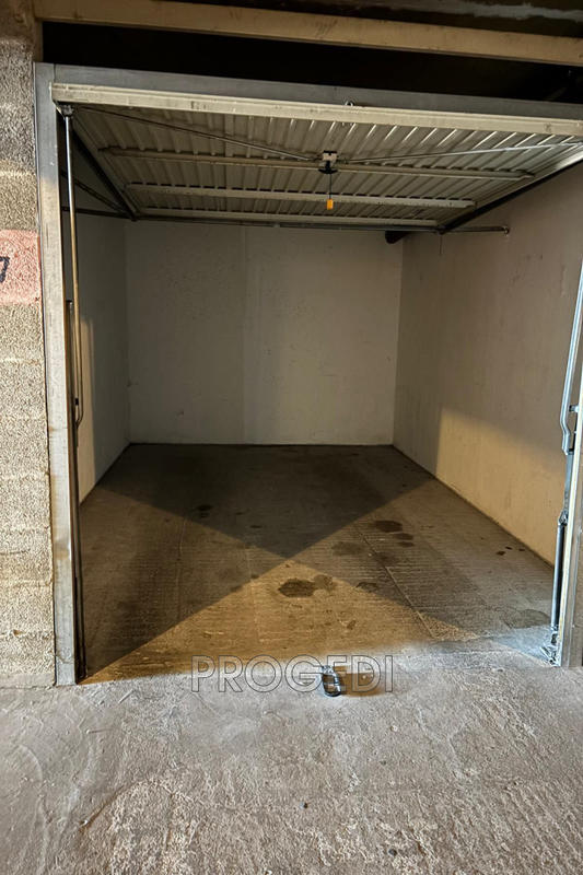 Parking / Garage - 17 m²