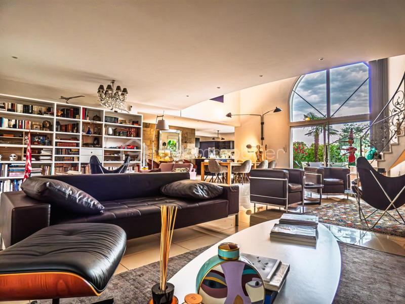 Maison de ville - 380 m² - 7 pièces