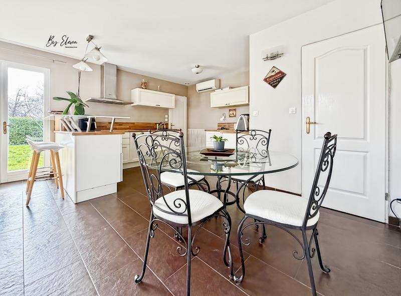 Maison - 219 m² - 8 pièces