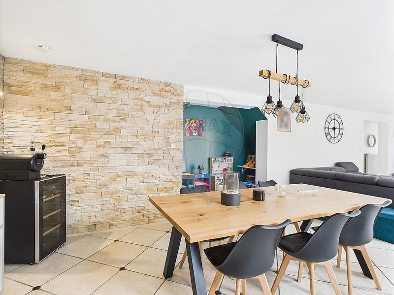 Maison - 233 m² - 8 pièces