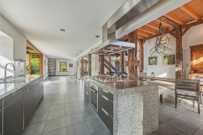 Maison - 328 m² - 8 pièces