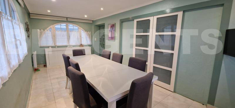 Propriété - 244 m² - 10 pièces