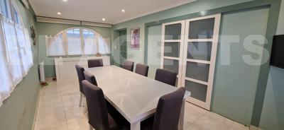 Propriété - 244 m² - 10 pièces