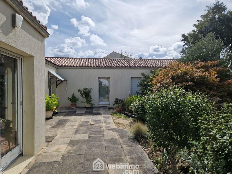 Maison - 215 m² - 6 pièces