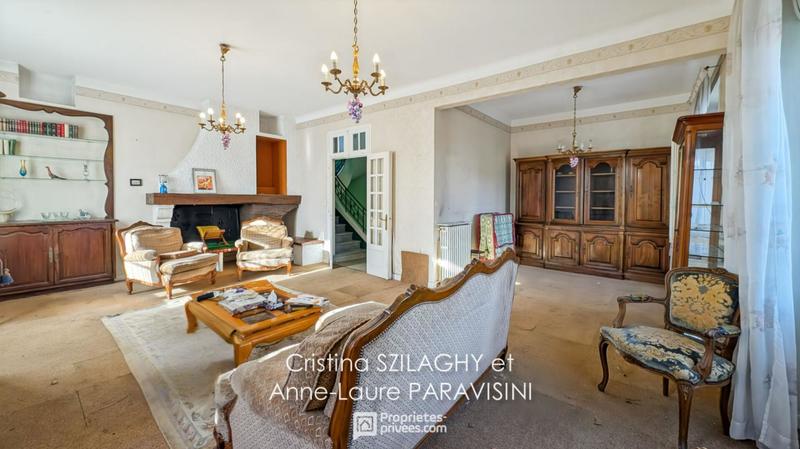 Maison - 210 m² - 10 pièces