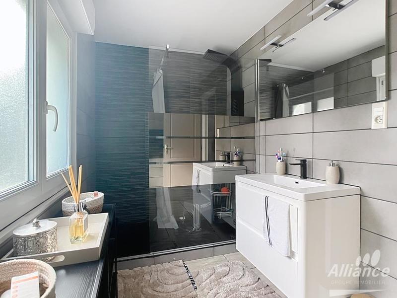 Maison - 222 m² - 9 pièces