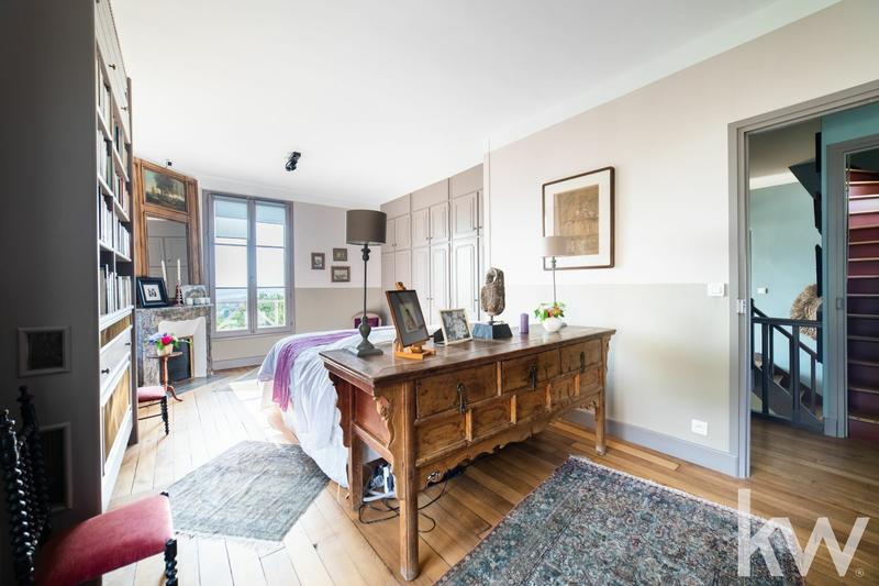 Maison - 220 m² - 8 pièces