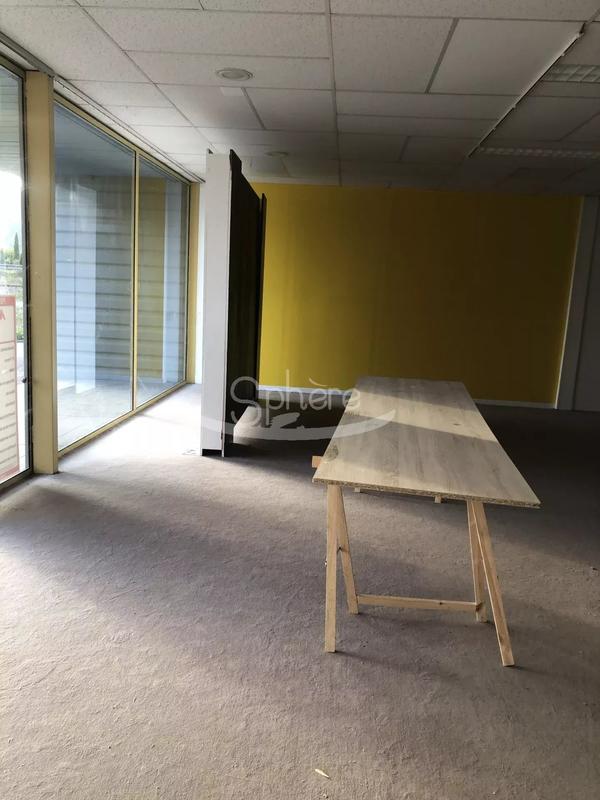 Local commercial - 350 m² - 1 pièce