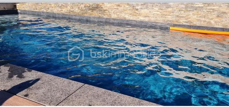 Maison - 281 m² - 5 pièces