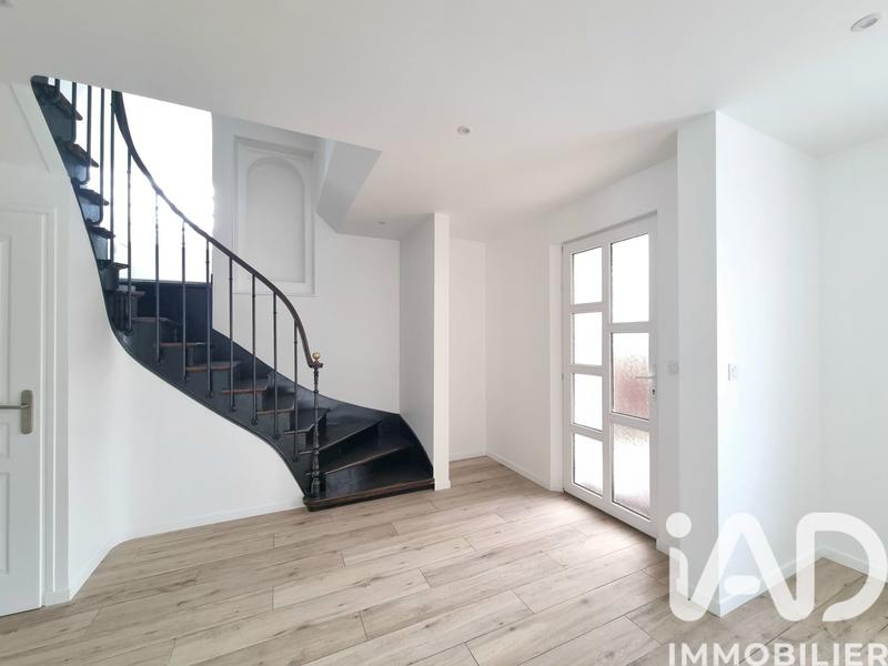 Maison - 216 m² - 7 pièces