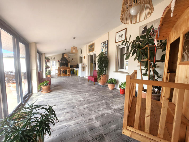 Propriété - 259 m² - 4 pièces