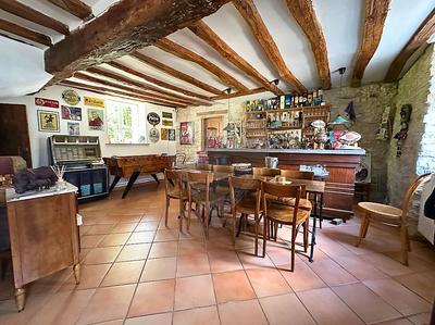 Demeure - 226 m² - 9 pièces