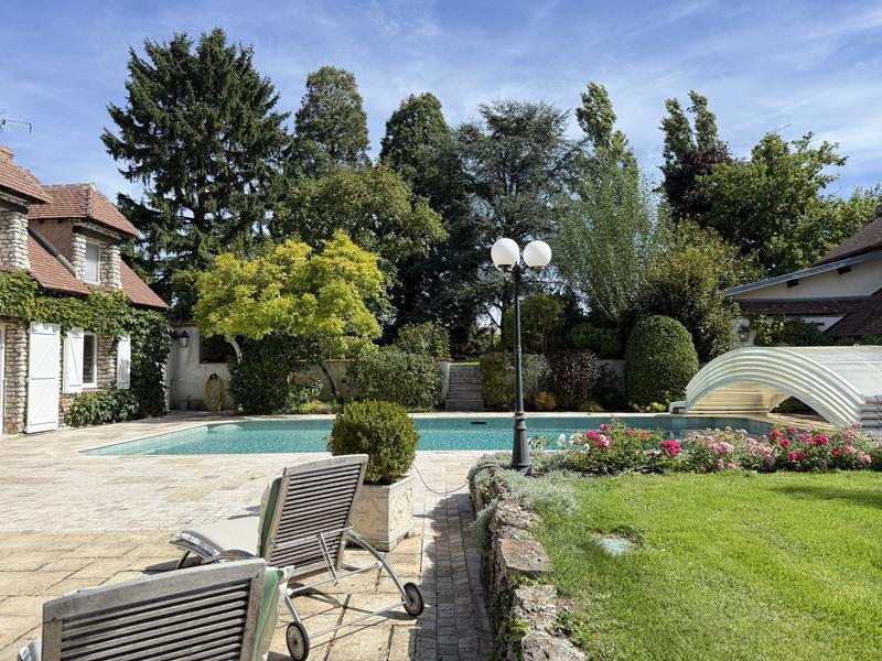 Maison ancienne - 251 m² - 7 pièces