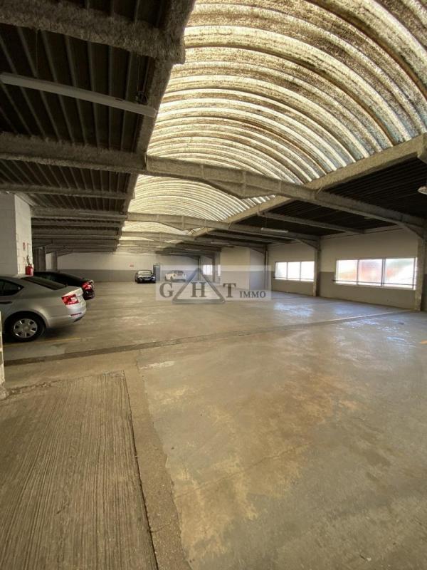 Entrepôt - 2 900 m²