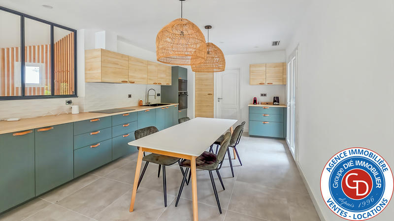 Maison - 200 m² - 6 pièces