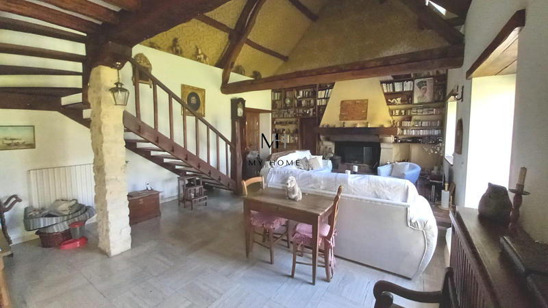 Maison - 360 m² - 8 pièces