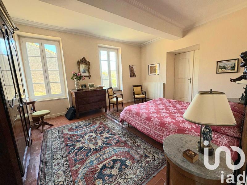 Maison - 330 m² - 10 pièces