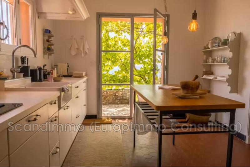 Maison - 250 m² - 9 pièces